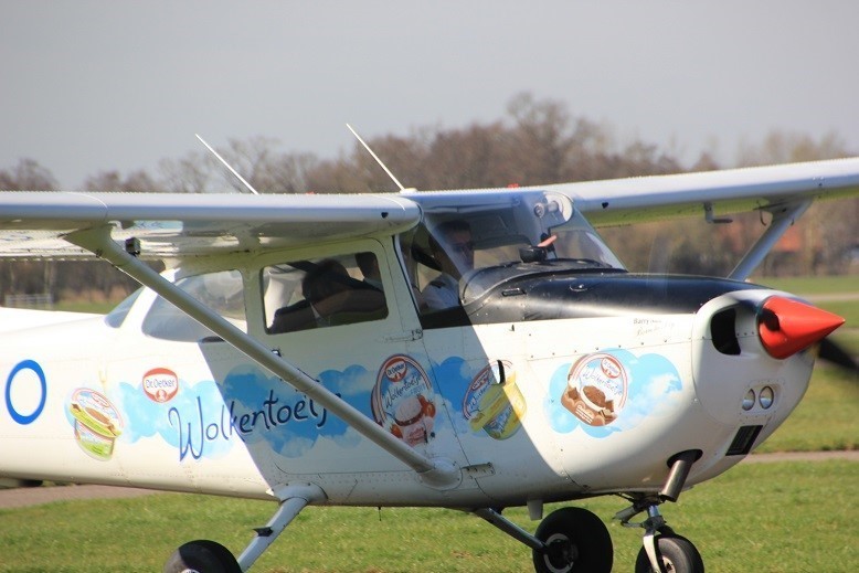 Boek vandaag nog een rondvlucht of vliegles bij VliegExperience.nl